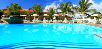 O Coroa Vermelha Praia Hotel oferece piscina e diárias em conta em Porto Seguro | Foto: Divulgação