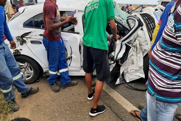 Acidente no Anel Rodoviário Jadiel Vieira Matos carro fica destruído