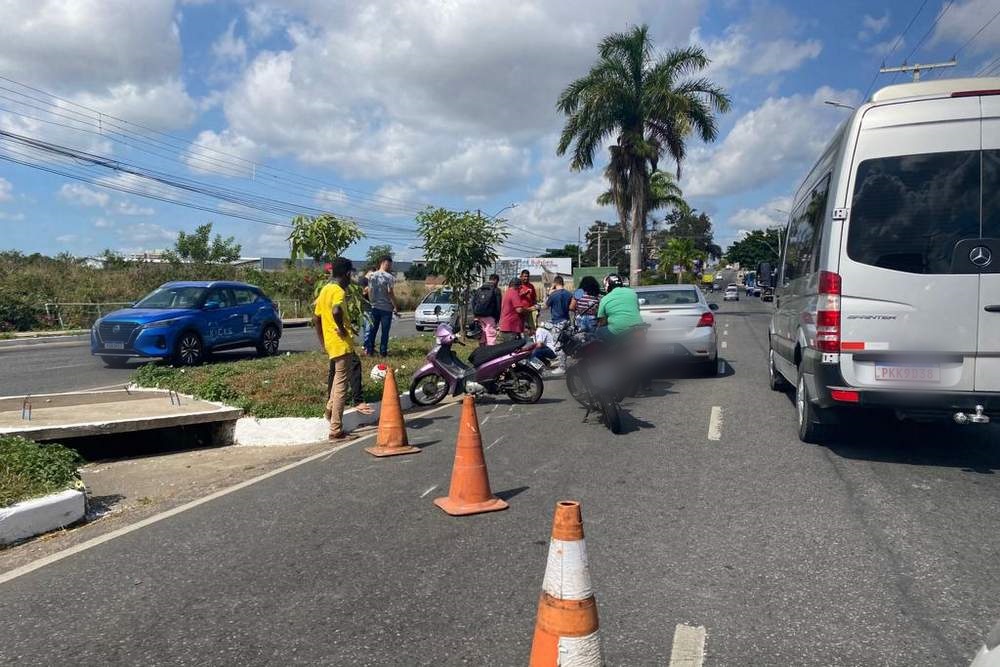 Acidente na Avenida Bartolomeu de Gusmão batida entre moto e carro