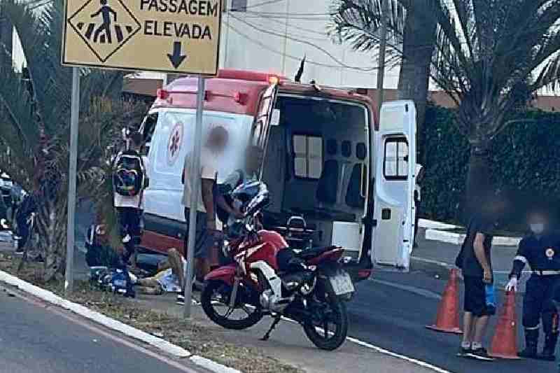 Resgate de Urgência homem tem fratura exposta após batida entre moto