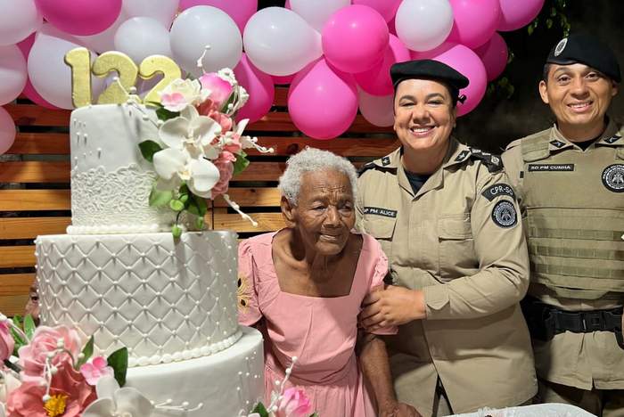 Aniversário na Cidade Patrulha Solidária faz festa pelos 122 de Dona