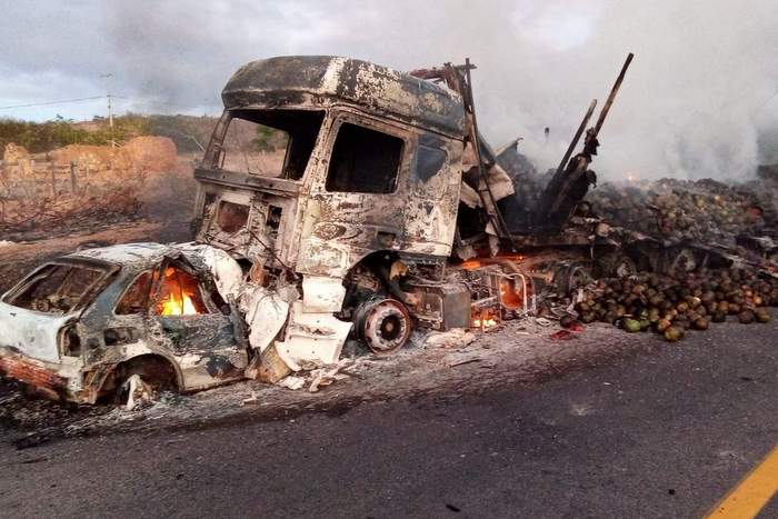 Trag Dia Na Br Colis O Entre Carro E Carreta Morte No Trecho