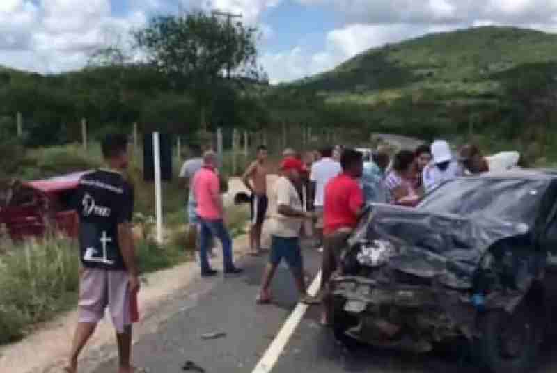 Trag Dia Na Br Batida Entre Carros Duas Mortes No Trecho