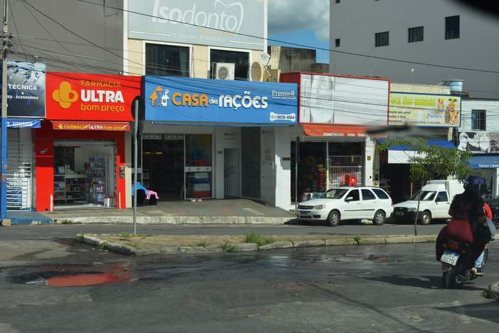 Avenida Cresc Ncio Silveira Esgot O Urbano Jorra Gua Podre H Mais