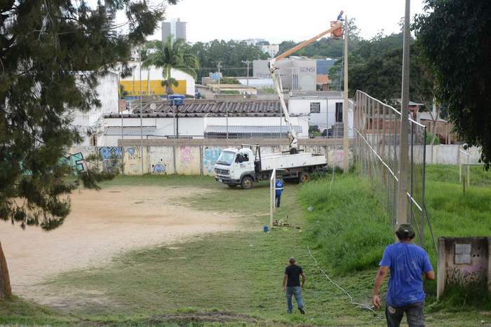 Centro Esportivo abandonado há cinco anos Ginásio de Esportes Raul