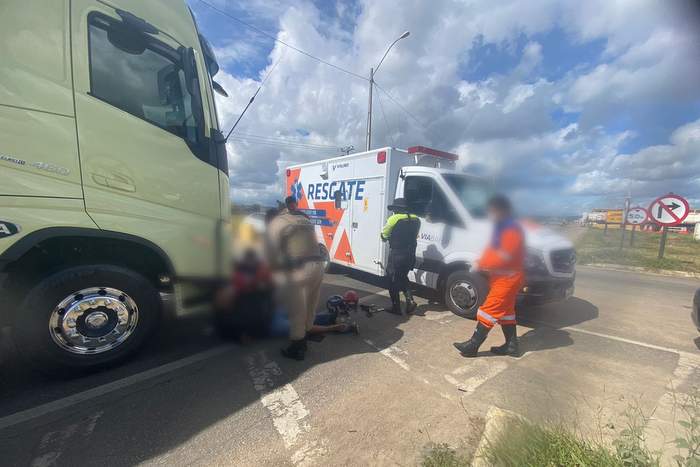 Resgate de Urgência casal gravemente ferido numa batida entre moto e