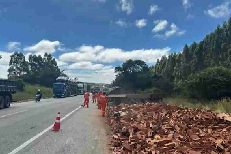 Tragédia na BR 116 uma mulher morre e outras duas pessoas ficam