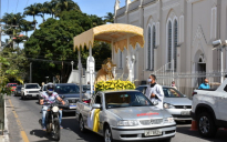 Arquidiocese de Vitória da Conquista: Católicos celebram Corpus Christi com bençãos de Dom Josefá e Padre Valdo