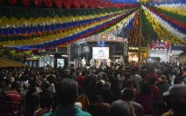 Arraiá da Conquista | Praça 9 de Novembro lota na abertura dos Festejos Juninos em Vitória da Conquista