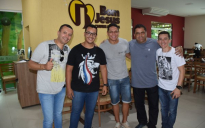 Targino Lounge: Targino Gondim apresentas sucessos num show intimista em Vitória da Conquista