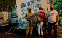 Patrulha Solidária da Polícia Militar | moradores de rua tomam o “Banho Solidário” em Vitória da Conquista