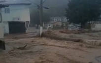 Água Preta transborda em Encruzilhada | vias são destruídas, casas e estabelecimentos ficam alagados durante chuva